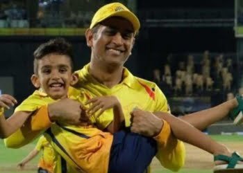 MS Dhoni With Gibran (Imran Tahir son)